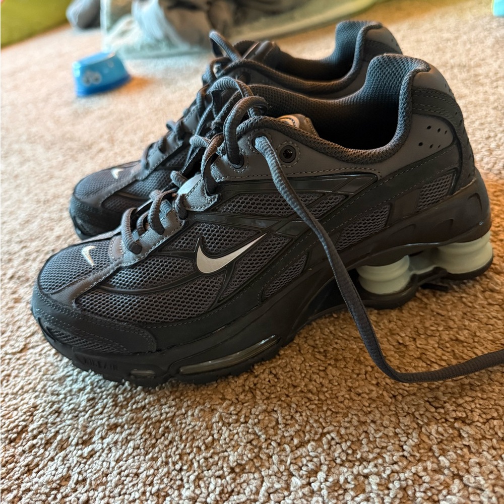 Nike Men’s Black/Gray Mesh Running Sneakers